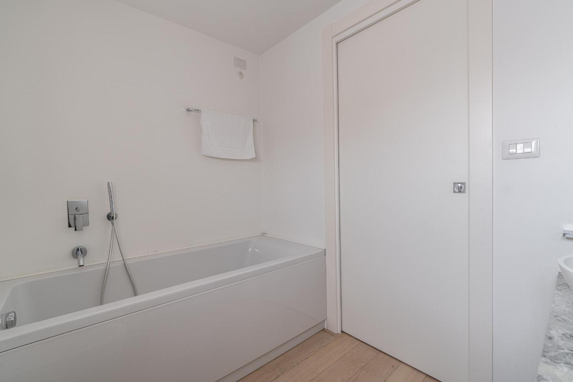 Parmenide Apartamento Milán